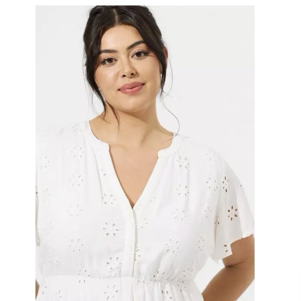 Torrid White Babydoll Eyelet Challis Top Size 2X - Picture 2 of 11